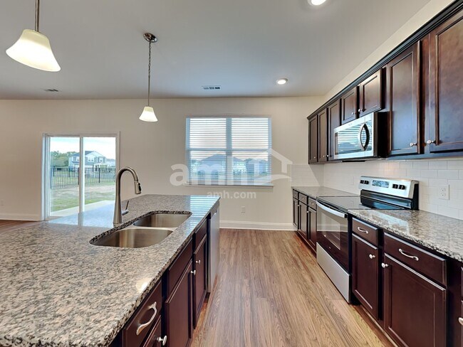 Foto del edificio - 1315 Lomond Dr