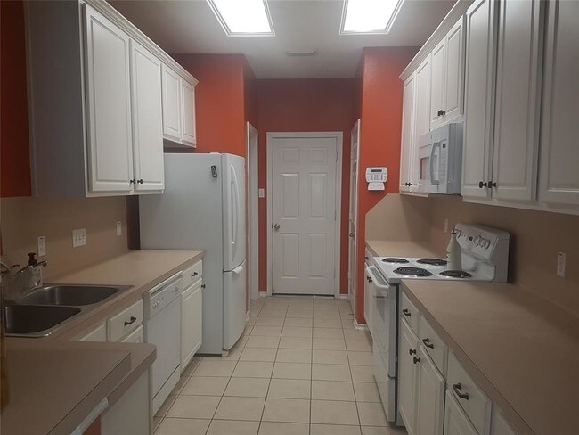 Foto del edificio - 16007 Sandy Path Ln