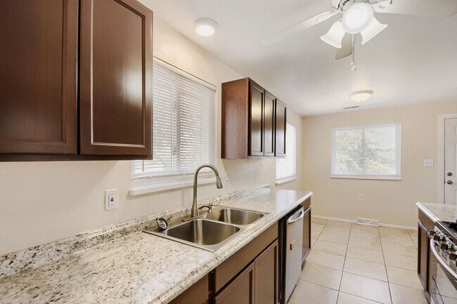 Building Photo - Evolve Real Estate: Charming Ranch Style House in the Heart of Denver, Available August for Immed...