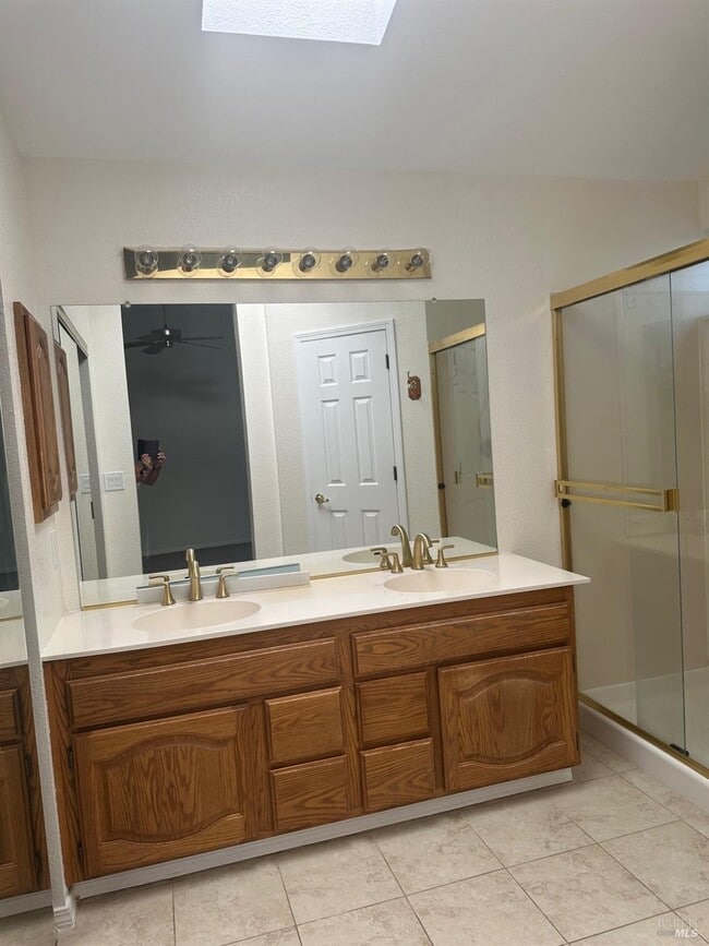Building Photo - 767 Raven Dr