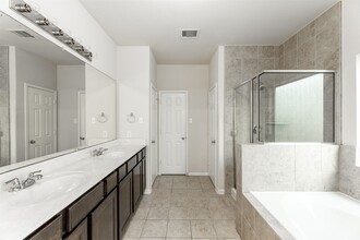 Building Photo - 6443 Wilshire Fern