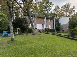 Building Photo - 824 Linbard Ln