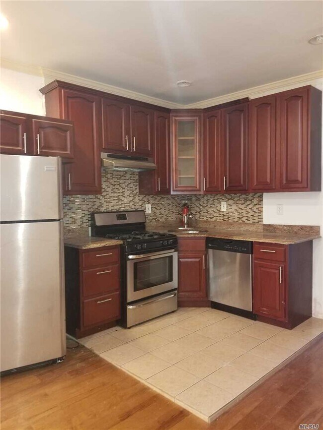 Building Photo - 305 Ridgewood Ave