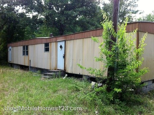 Building Photo - 1040 Pineland Ter