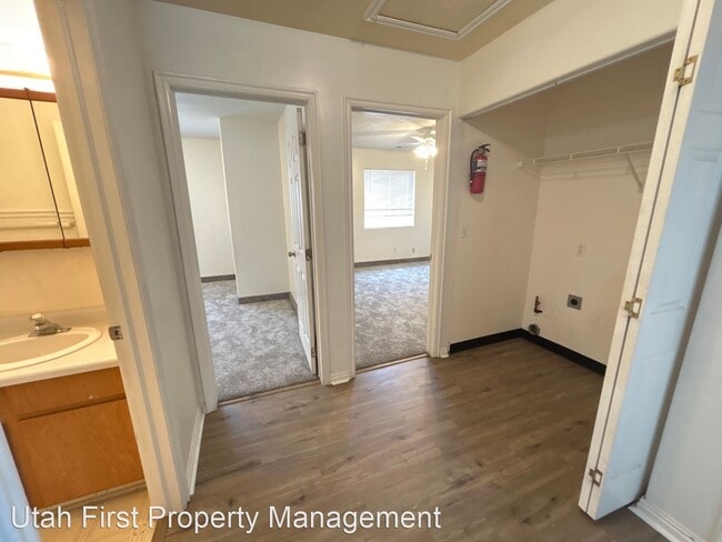 Building Photo - 3 br, 2.5 bath House - 1469 N Cedar Blvd