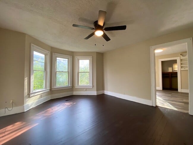 Building Photo - 1725/1727 W High St.