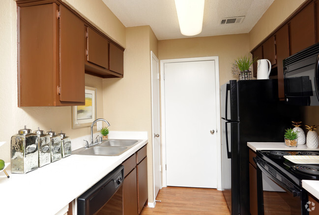 1BR,1BA-703sft - Greenbriar Apartments