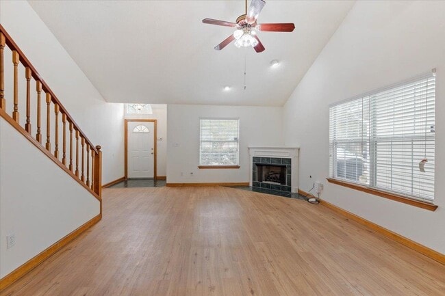 Foto del edificio - 2510 Golden Park Ln