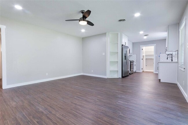 Building Photo - 11603 Oak Trail