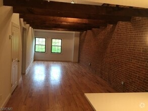 Building Photo - 11 Union Pl