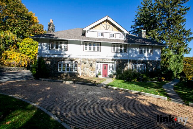 Foto del edificio - 149 Central Dr