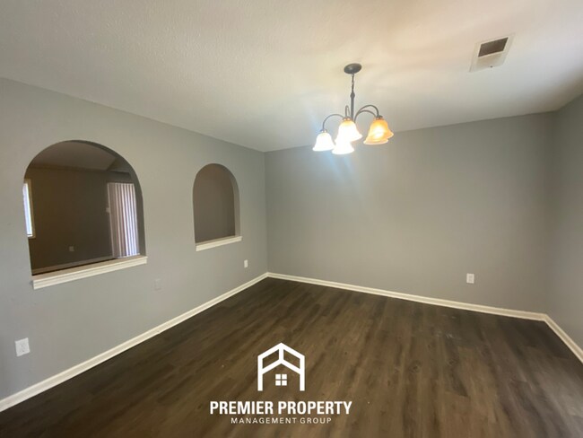 Building Photo - 4453 Kerwin Dr