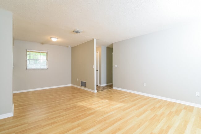 Building Photo - 4750 Kempston Dr
