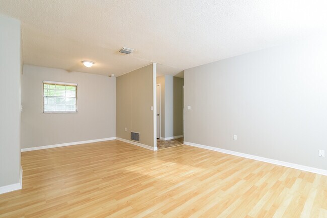 Foto del edificio - 4750 Kempston Dr