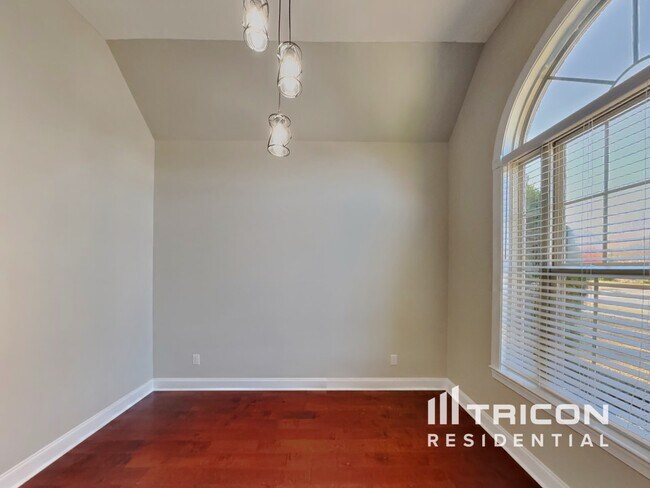 Building Photo - 585 Smoky Mountains Dr