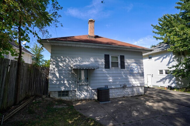 Building Photo - 2505 Gibson St