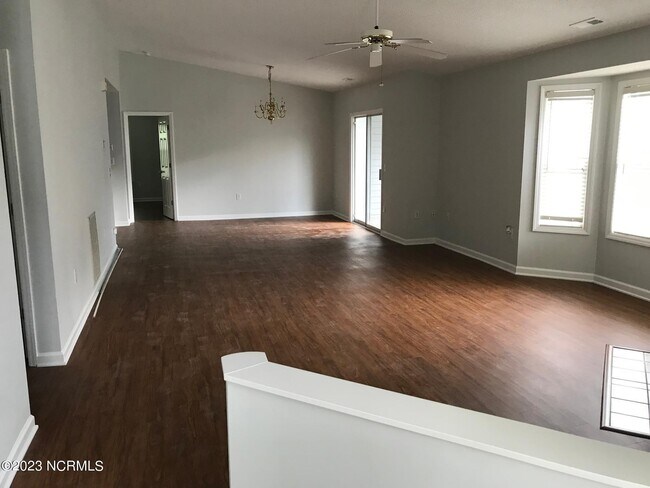 Building Photo - 4101 Breezewood Dr