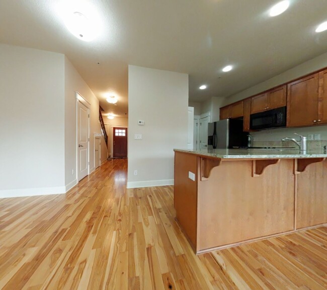 Foto del edificio - Beautiful 3 Bedroom, 2.5 Bathroom Updated ...