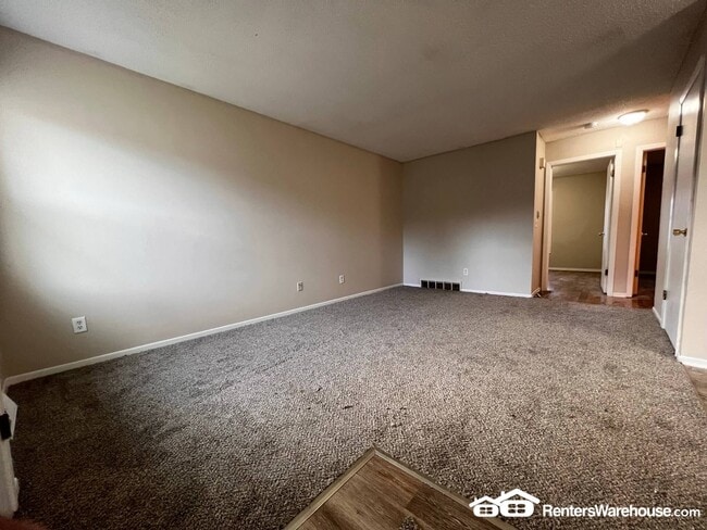 Building Photo - 802 Hartford Ave