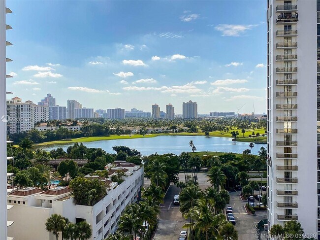 Foto del edificio - 20505 E Country Club Dr