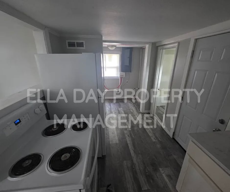 Photo - 2212 Santa Fe S (Wichita, KS)
