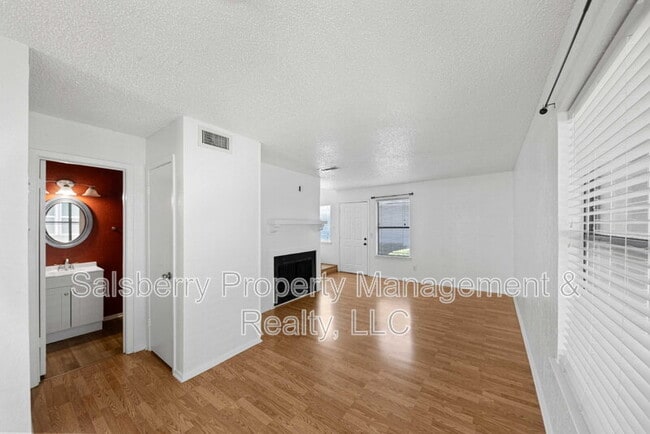 Building Photo - 634 Ridgeline Dr