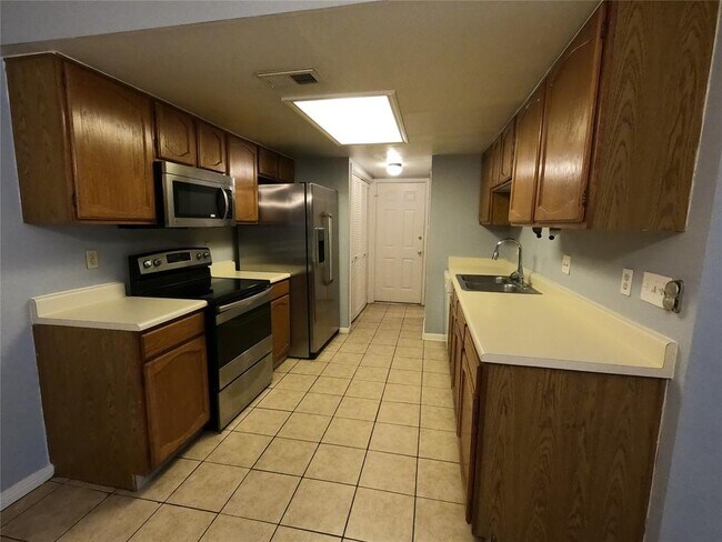 Foto del edificio - 7755 Champion Pines Dr