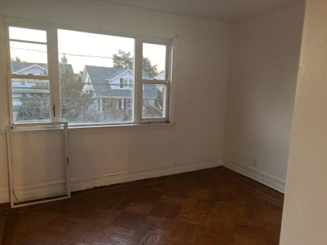 Foto del edificio - 1819 E 52nd St