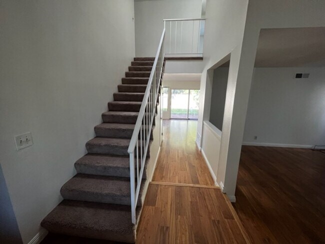 Foto del edificio - 8871 Henton Dr