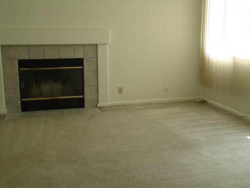 Building Photo - 421 Canfield Ct