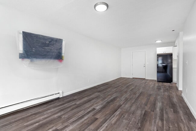 Interior Photo - 1045 River
