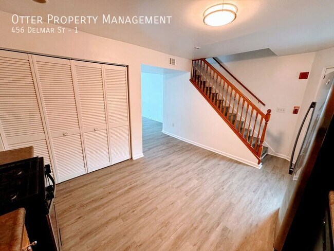 Building Photo - 456 Delmar St