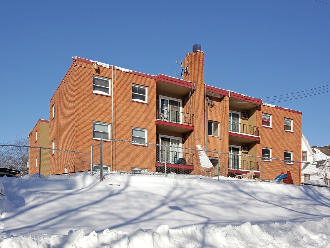 910 Forest St, Saint Paul, MN 55106 Apartments in Saint Paul, MN