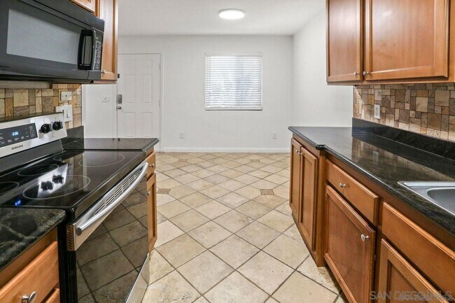 Building Photo - 9860 Dale Ave