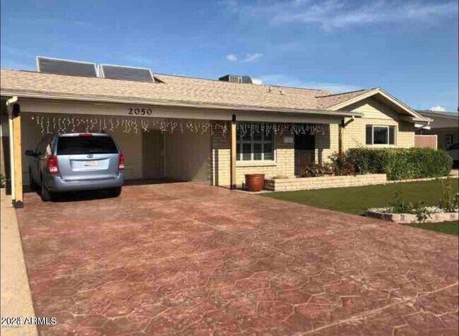 Building Photo - 2050 E Dunbar Dr