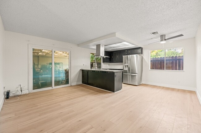 Foto del edificio - 8917 Fredric Ave