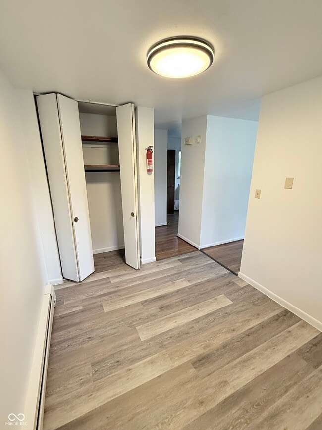 Building Photo - 652 E Main St