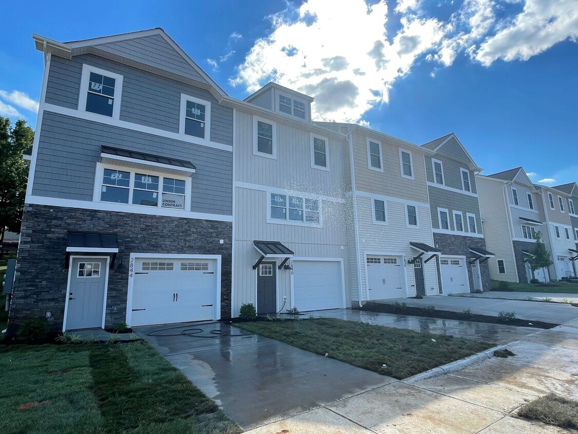 Primary Photo - Luxury Rental The Townes at Congers Creek