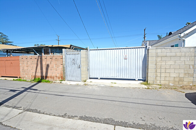 Foto del edificio - 17412 Saticoy St