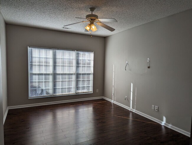 Foto del edificio - 5020 Oakley Commons Blvd: 3BD, 2.5BA Townh...