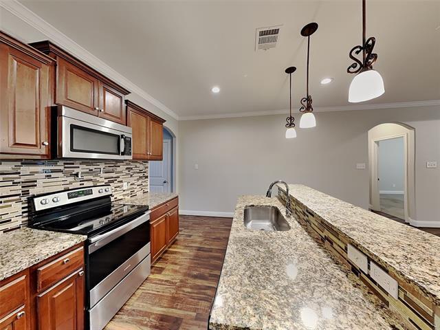 Foto del edificio - 1002 Woodcrest Dr