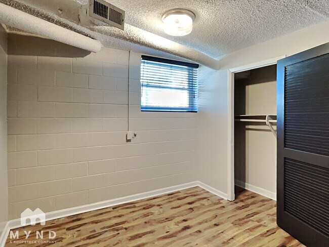 Foto del edificio - 1729 Morehead Ave