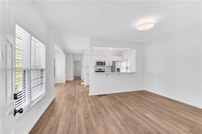 Building Photo - 224 Berean Ave SE