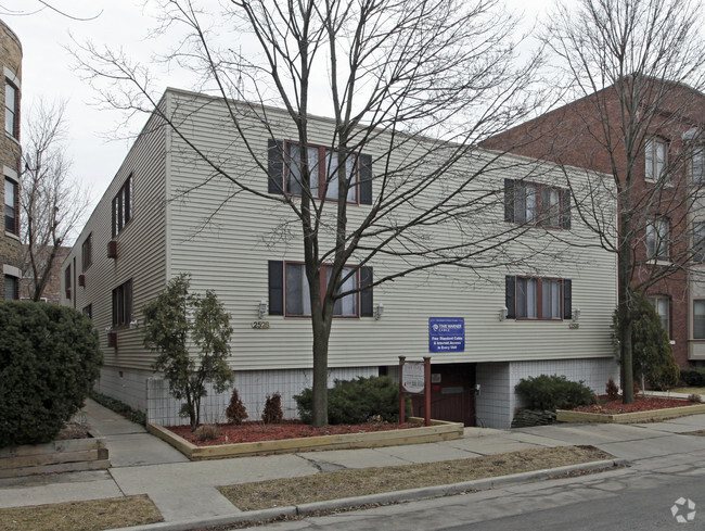 Building Photo - Lake Park Apartments