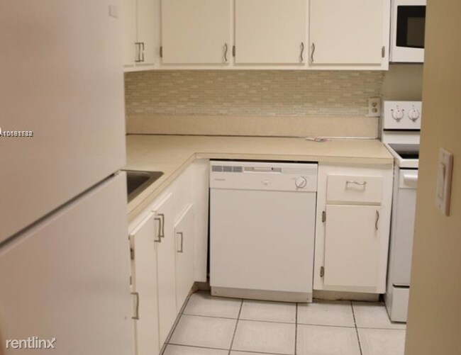 Foto del edificio - 1 br, 1.5 bath  - 2949 Point East Dr