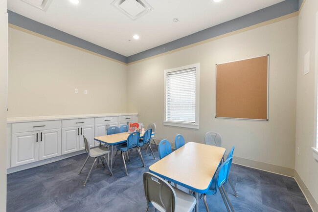 Building Photo - Acclaim at Alexandria