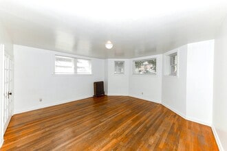 Building Photo - 740 E 300 S