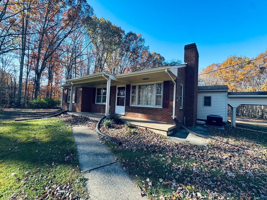 Primary Photo - One Level Country Living