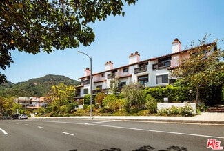 Building Photo - 1571 Palisades Dr