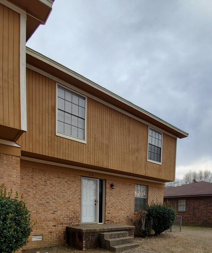 Primary Photo - 618 Brierly Dr